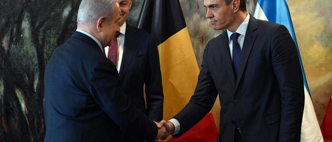 Pedro Sanchez junto a Benjamin Netanyahu.