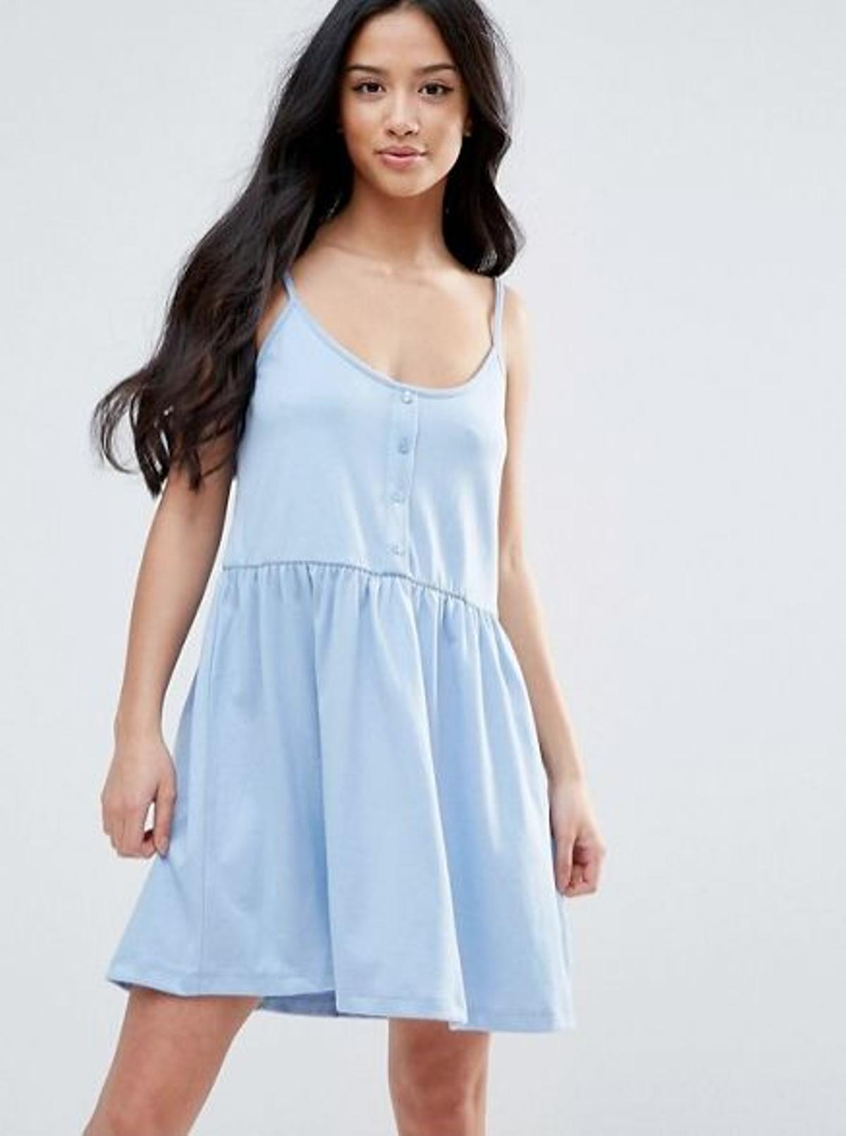 Vestido de vuelo azul (Precio: 10,99 euros)