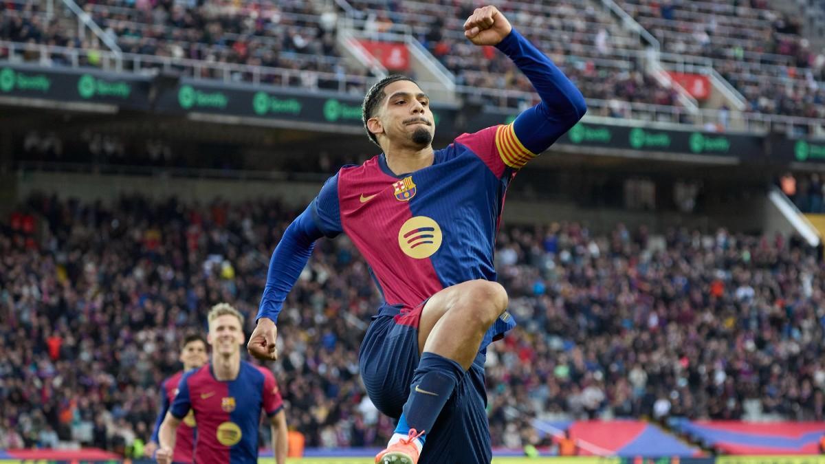 Ronald Araujo celebra su tanto contra la Real Sociedad