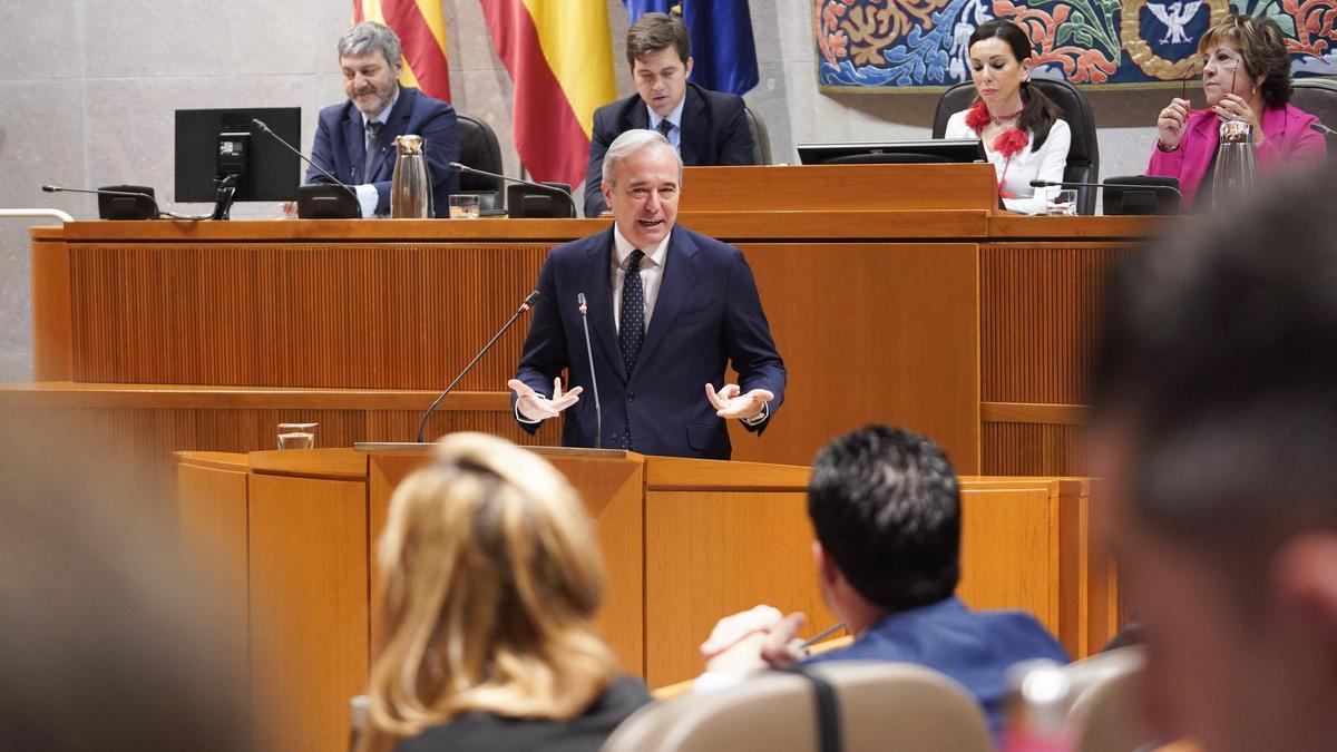 El presidente de Aragón, Jorge Azcón, este miércoles en el pleno de las Cortes.