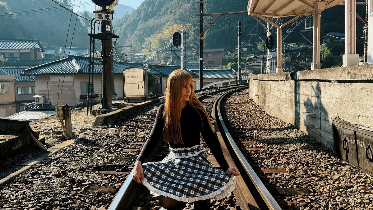 Elem en una imagen promocional de su nuevo lanzamiento.