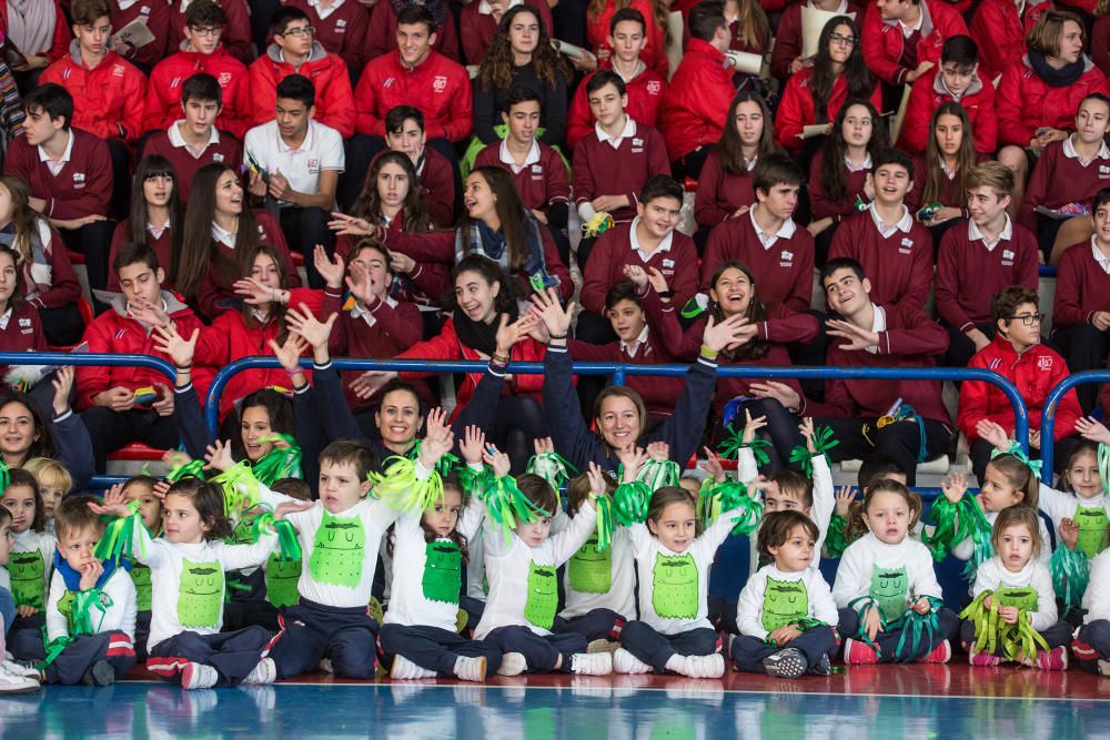 Multitudinario mosaico por la paz en el colegio Agustinos de Alicante