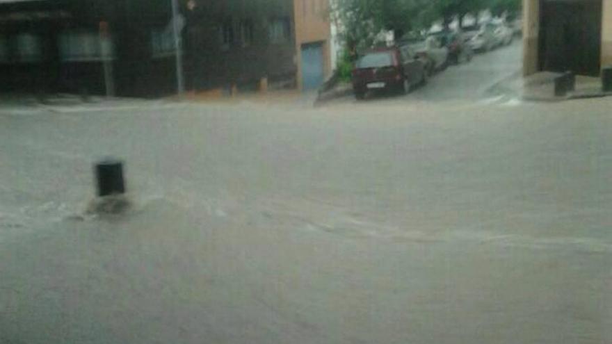 La lluvia provoca desprendimientos y anega casas y sótanos en Caravaca