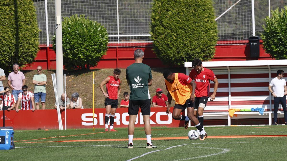 Entrenamiento del Sporting de Gijón en Mareo.