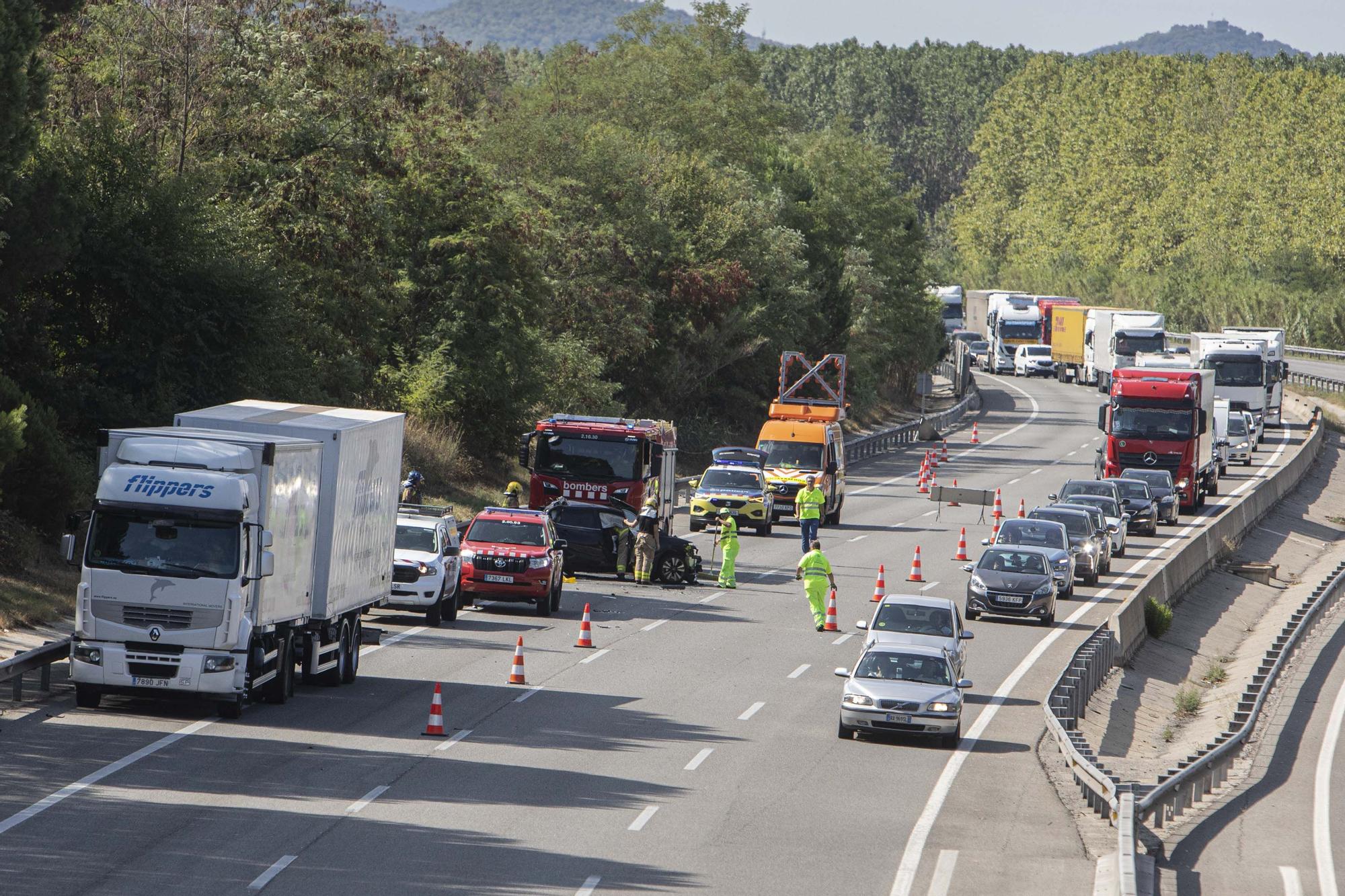 Un accident de trànsit provoca cues quilomètriques a l'AP-7 a Sils