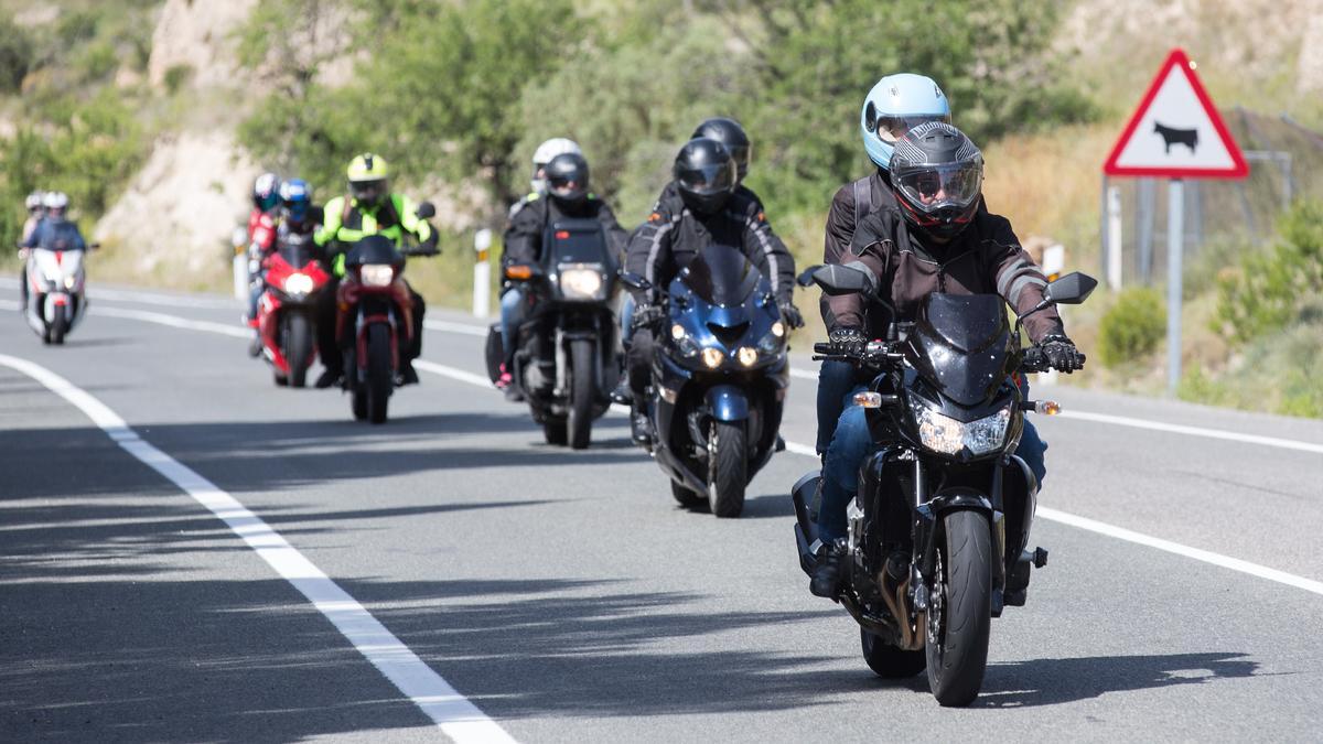 Un grupo de moteros en La Carrasqueta