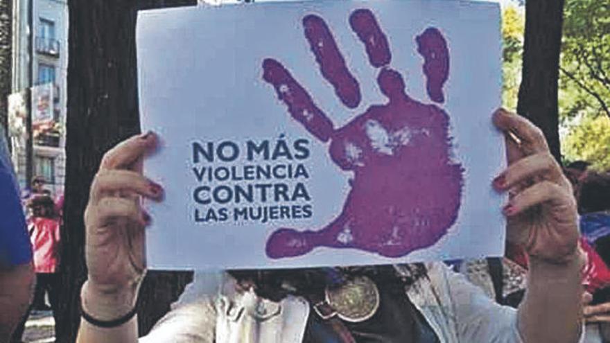 Una manifestante contra la violencia de gÃ©nero.