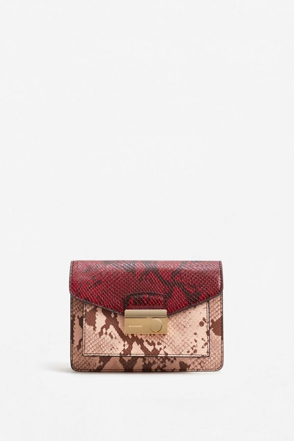 20 prendas de Mango por 20 euros: clutch de estampado animal