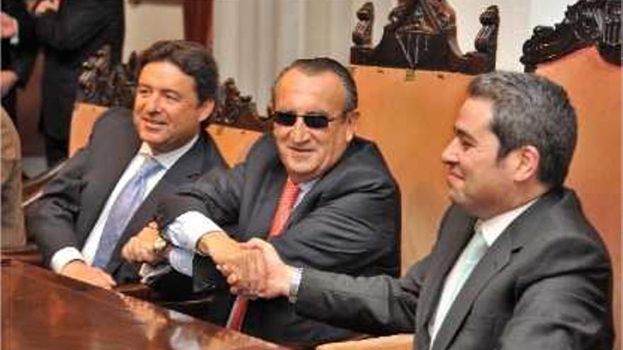 Carlos Fabra, expresidente de Aerocas, con los dirigentes de Concesiones .
