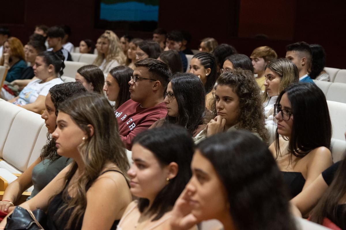 Alumnos de nuevo ingreso de Magisterio, este miércoles en el Campus