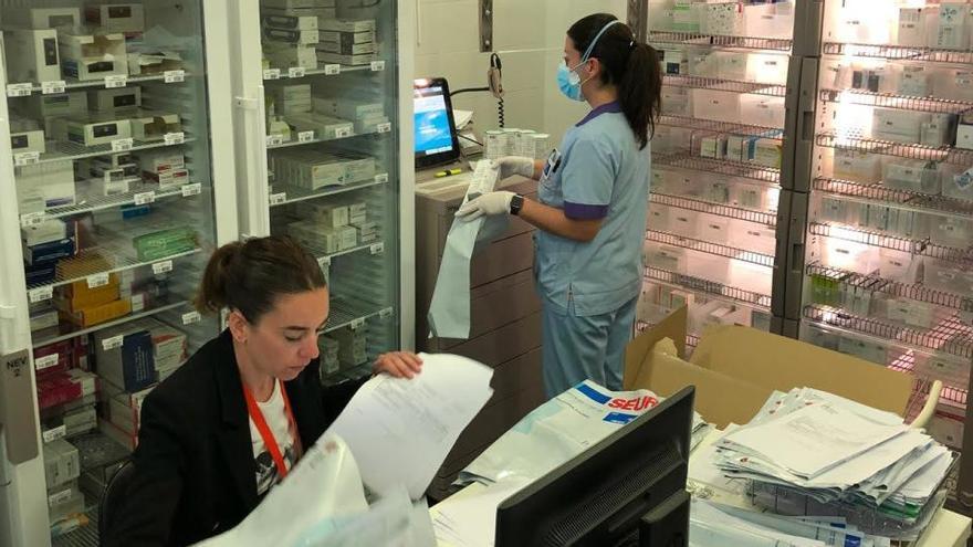 El hospital de Dénia lleva a las casas de los pacientes externos la medicación hospitalaria