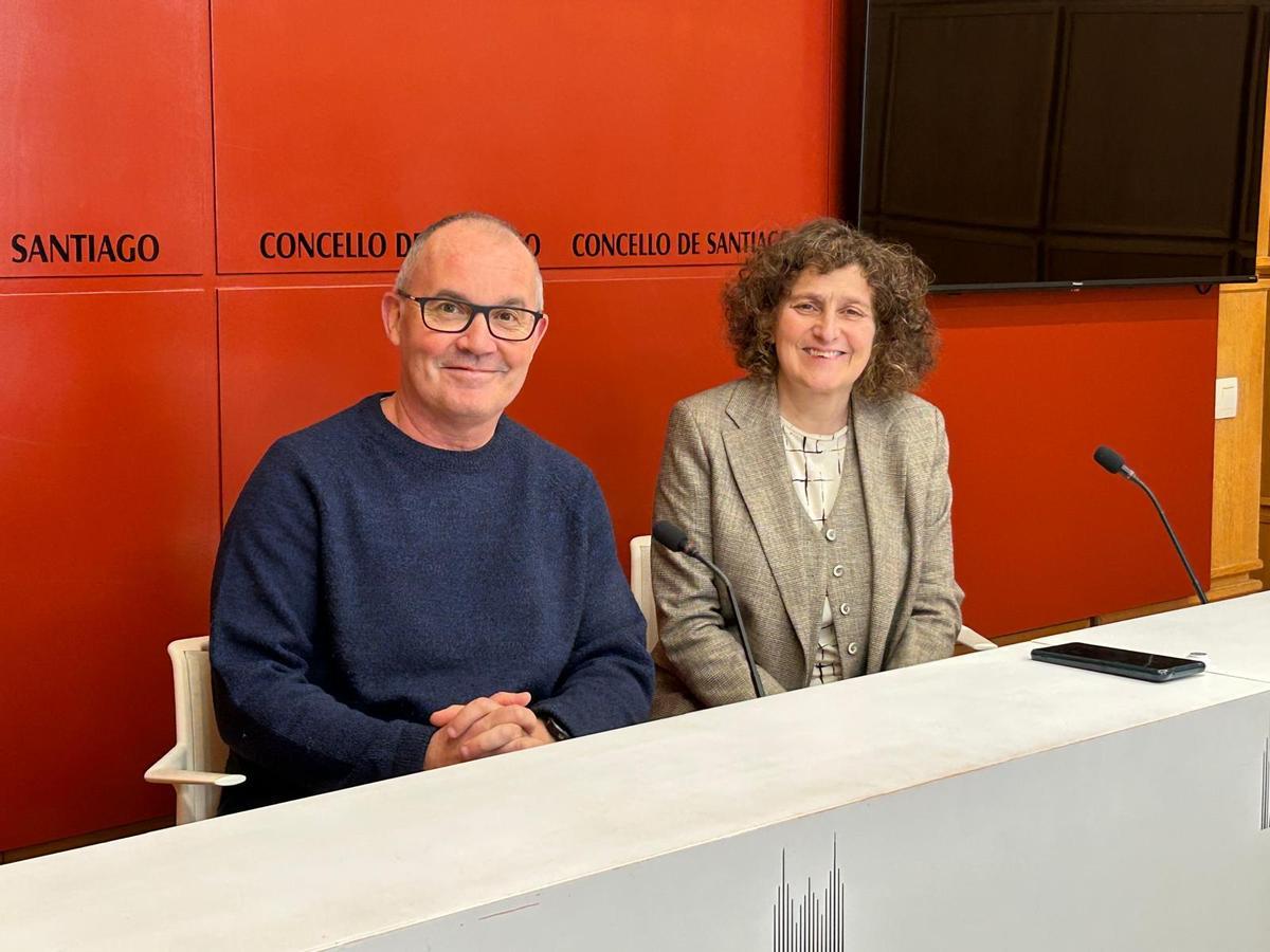 O concelleiro de Mobilidade, Xan Duro, e a alcaldesa de Santiago, Goretti Sanmartín, en rolda de prensa
