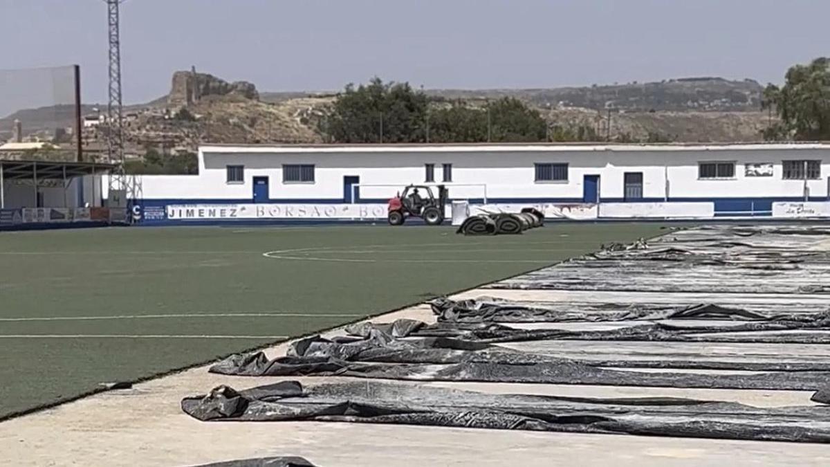 Tras el césped se renovará el sistema de riego y se instalará un nuevo marcador.