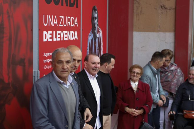 El homenaje del Sporting a Cundi en El Molinón, en imágenes