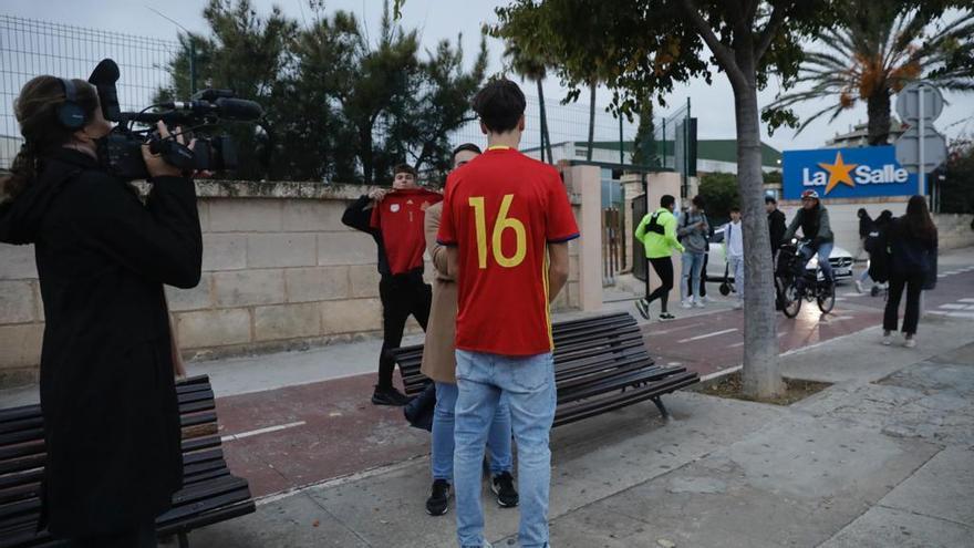 Un alumno con la camiseta de la selección española.