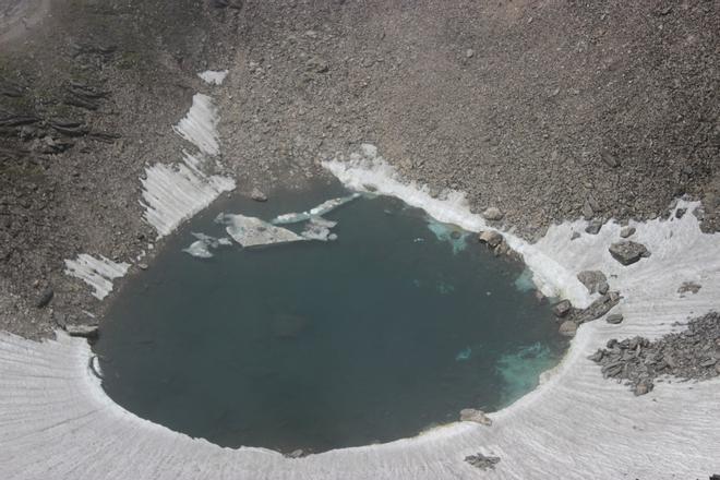 Lago de los esqueletos, India