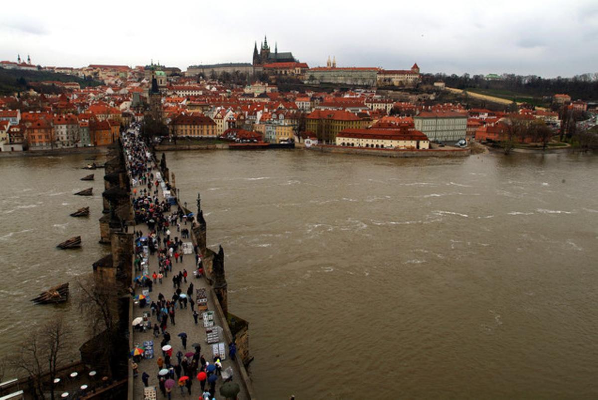 El puente Carlos, en Praga. El puente Carlos, en Praga.