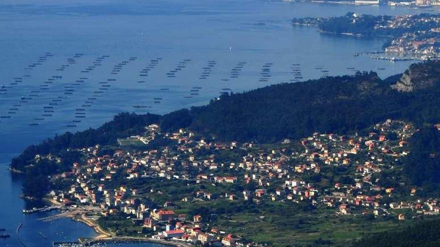 Vista aérea del litoral de Domaio, en Moaña. // Iñaki Abella