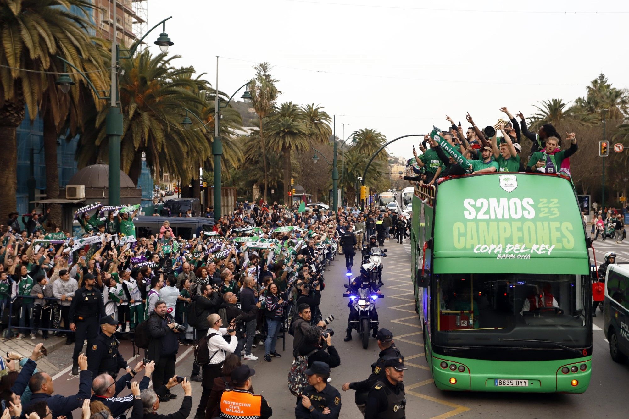 La fiesta del Unicaja, campeón de la Copa del Rey, por las calles de Málaga