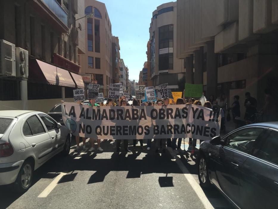 Protesta contra los barracones de La Almadraba