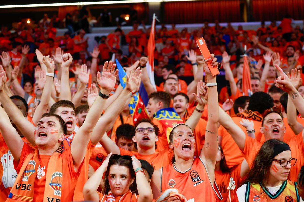 Ambiente de gala en el Roig Arena para recibir al Panathinaikos