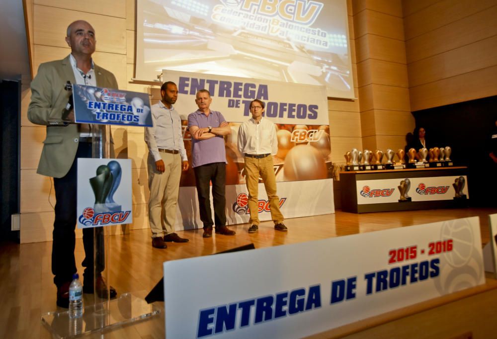 Entrega de premios en el Club Información