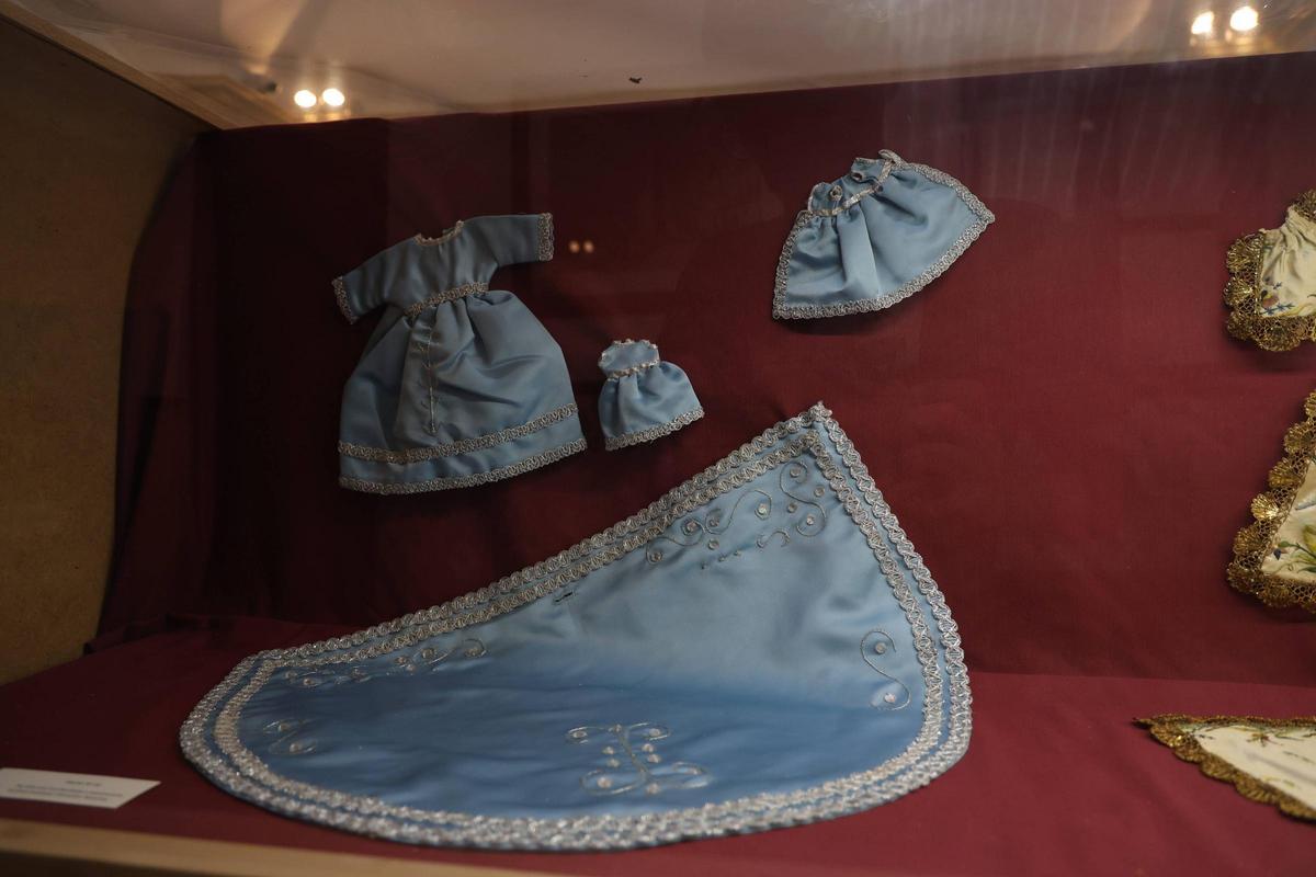 Galería | Así es la exposición de mantos de la Virgen de la Montaña Primigenia de Cáceres Galería | Así es la exposición de mantos de la Virgen de la Montaña Primigenia de Cáceres