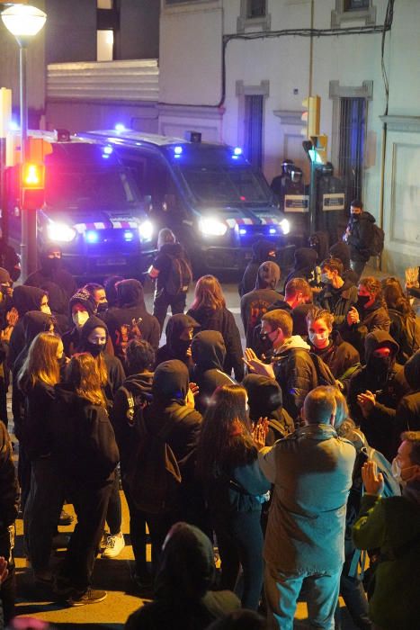 Unes 150 persones es manifesten a Girona sota el lema «Prou repressió, antiavalots dissolució»