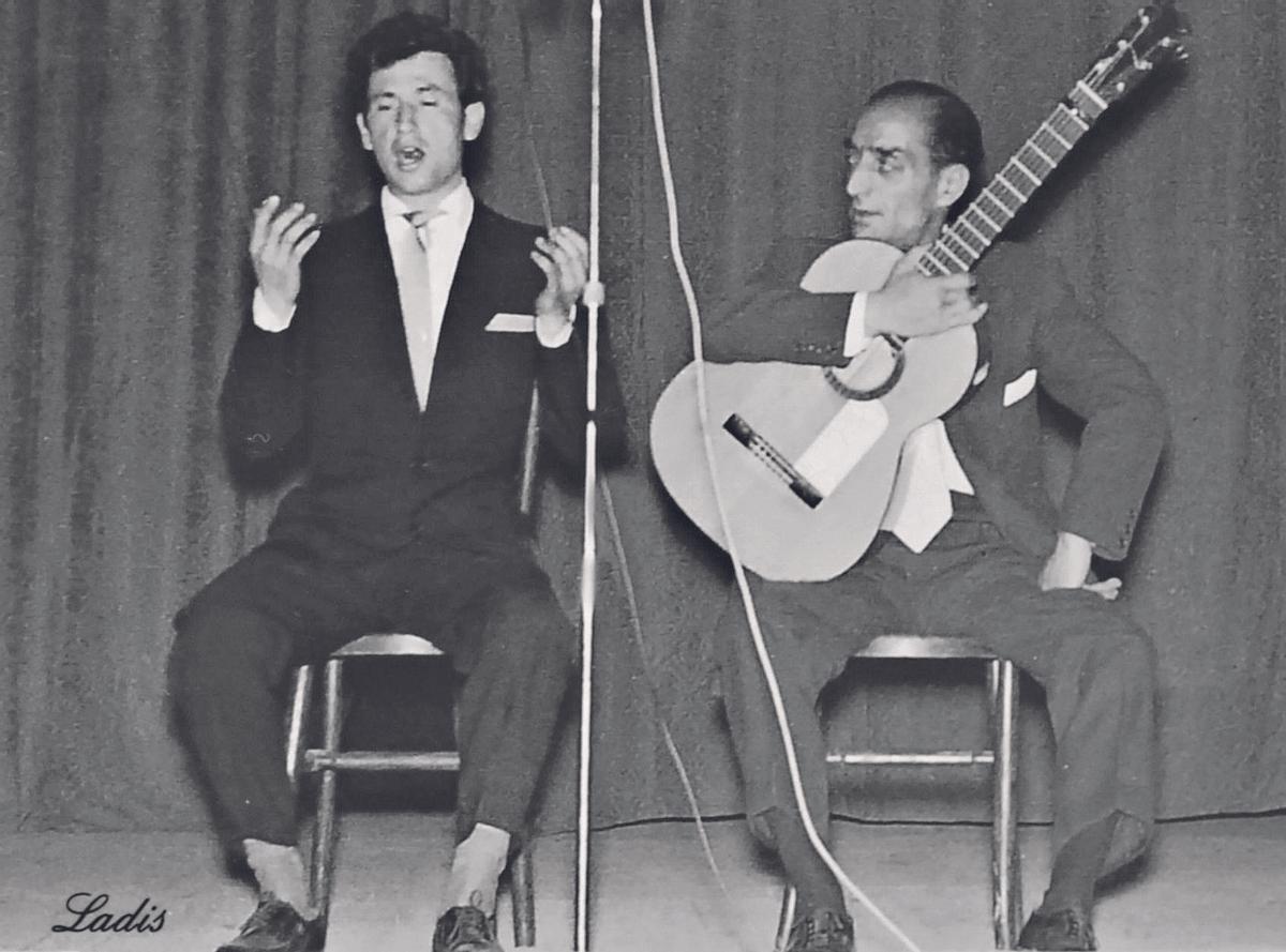 Actuación de Fosforito en el Concurso Nacional de Cante Jondo de 1956, donde se impuso en todas las categorías.