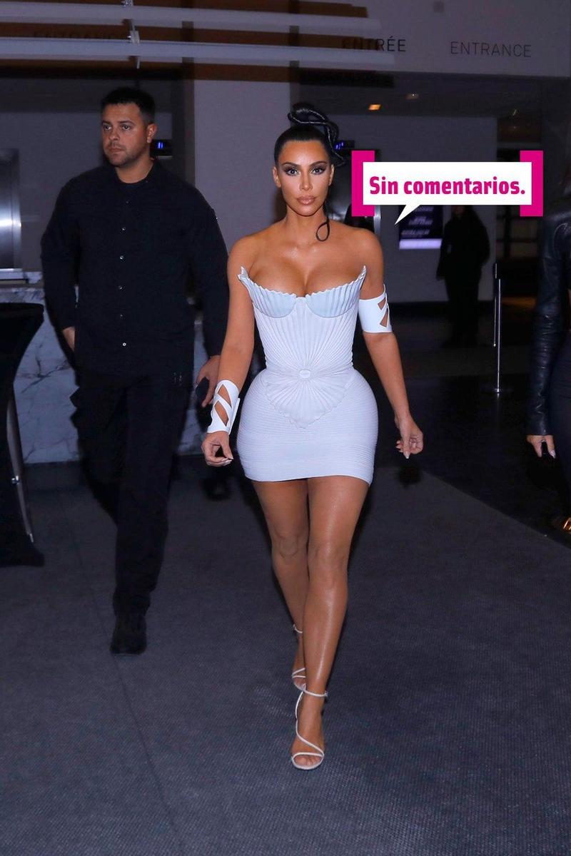 El vestido 'cisne' de Kim Kardashian: apretadita y con un churro - Cuore