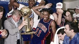 zentauroepp53076881 los jugadores del detroit pistons celebran la conquista de s200409152913