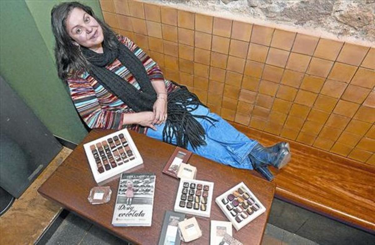 La novel·lista Care Santos, en una imatge recent, a la xocolateria Sampaka a Barcelona.
