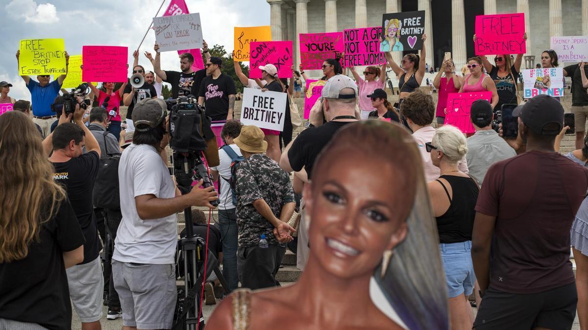 Manifestantes por la 'liberación' de Britney Spears en Washington.