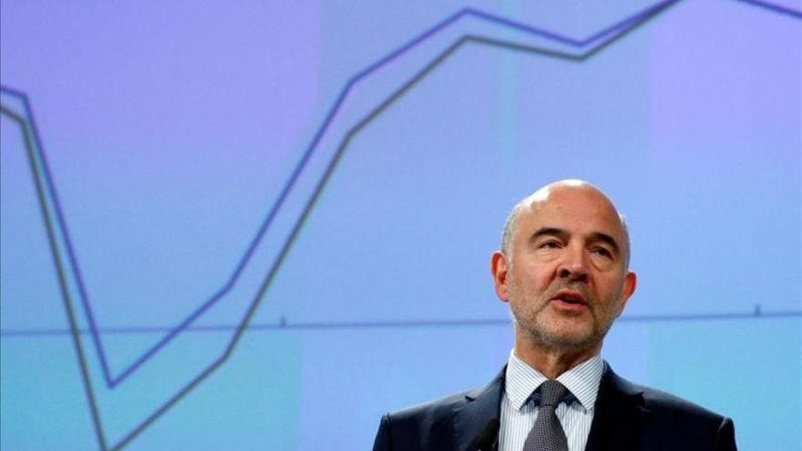 Moscovici: España saldrá &quot;muy probablemente&quot; del déficit excesivo en mayo&quot;