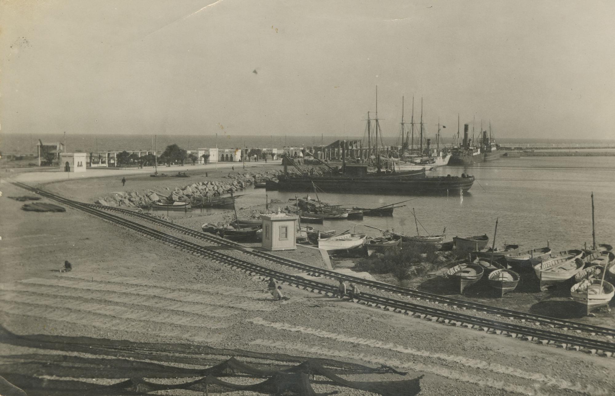 Tramo de enlace de las vías férreas entre el Muelle de Levante y el Muelle de Costa. 1928 (Autoridad Portuaria de Castellón. Archivo General).