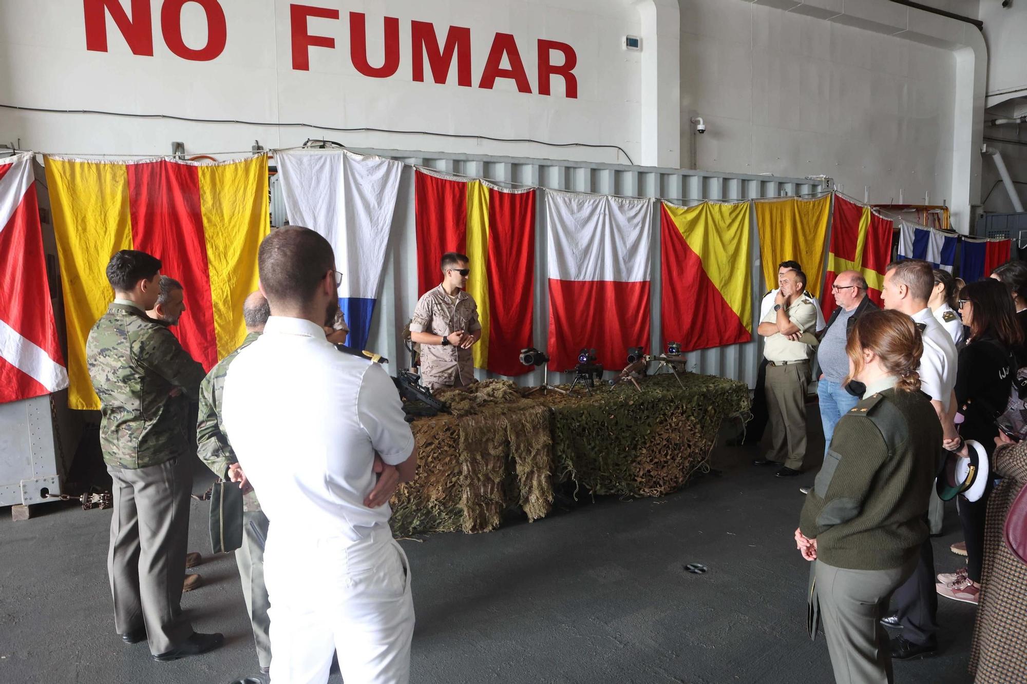 A bordo del buque 'Castilla' de la Armada Española