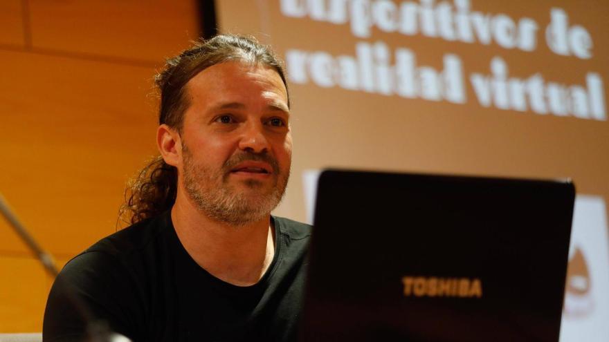 Víctor Álvarez, durante la charla sobre realidad virtual y aumentada.