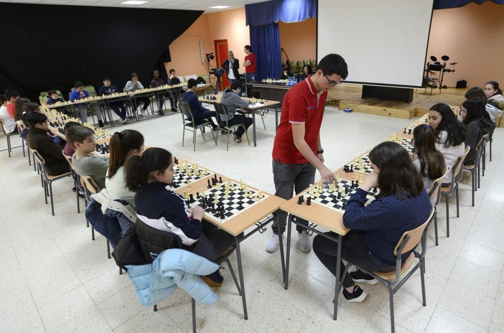 El arte del ajedrez llega a la clase en lalín