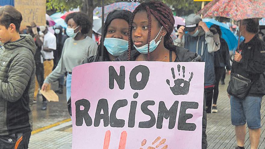 Manifestació contra el racisme a Salt