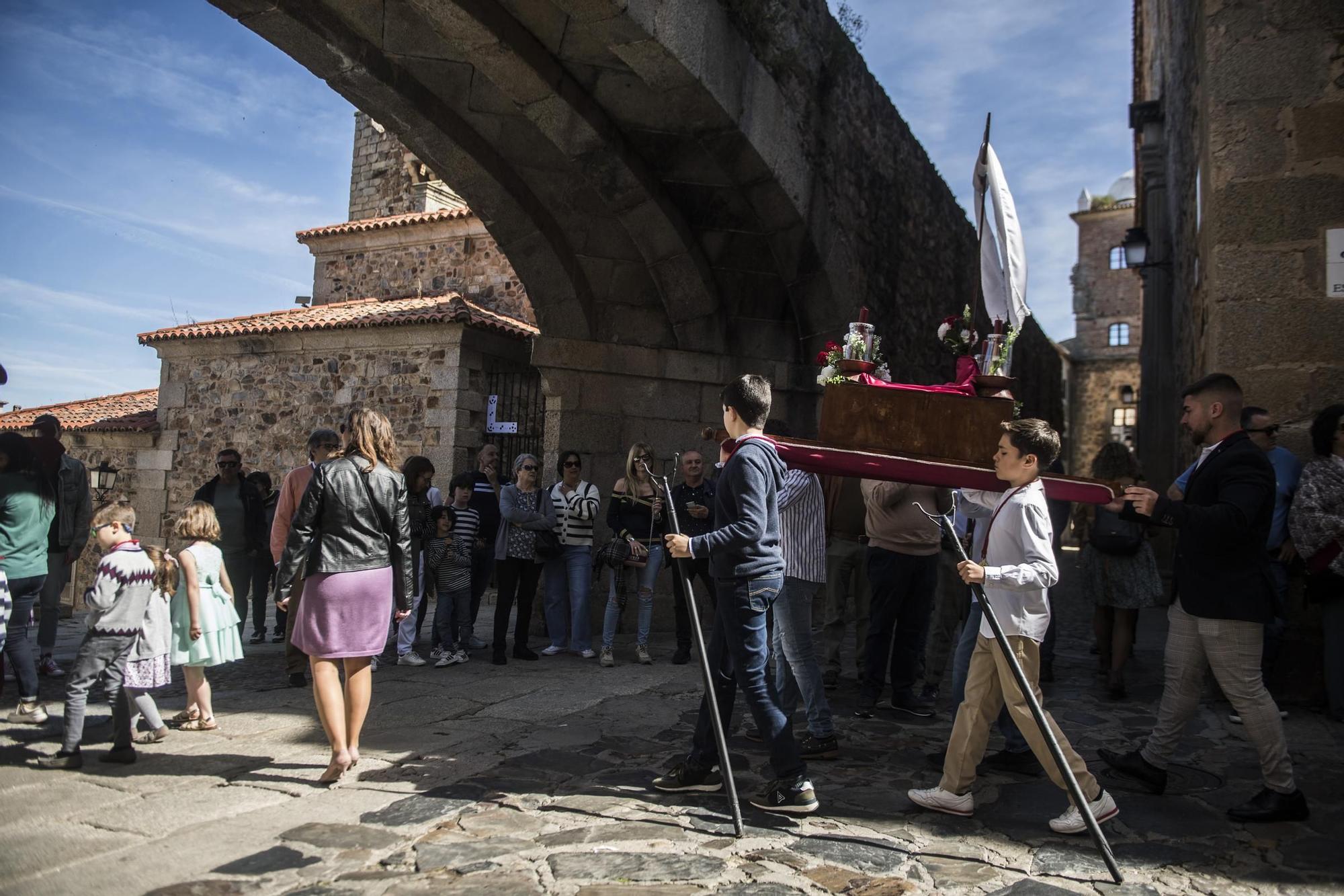 Galería | ‘Llenazo’ de turistas en Cáceres por el puente