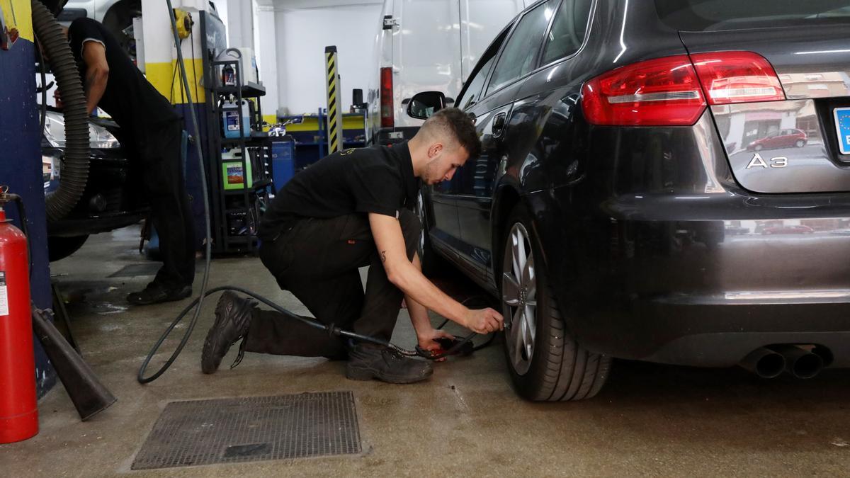 Auto-reparaciones Cortés ofrece revisiones multimarca en el barrio de La Almozara.