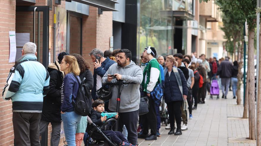 Colas por la supresión de la gratuidad de la tarjeta joven del bus