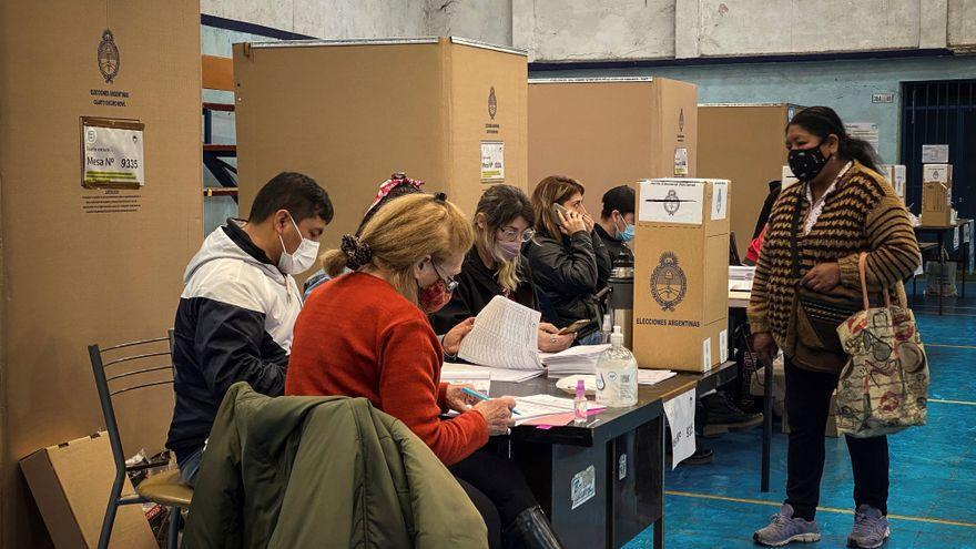 Argentinos acuden a las urnas para las elecciones primarias legislativas