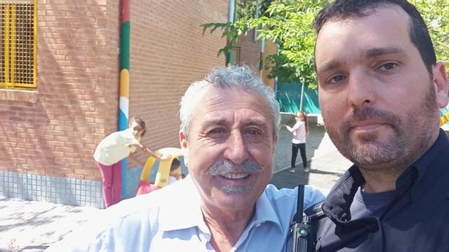 El autor de este artículo, Víctor J. Navarro, junto al maestro Antonio Díaz Andreo.