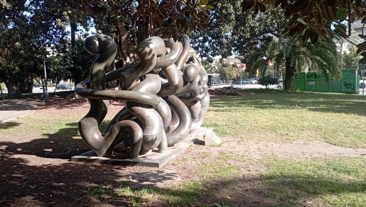 La gran obra de Berrocal, en homenaje a Pablo Ruiz Picasso, en los Jardines de Picasso.
