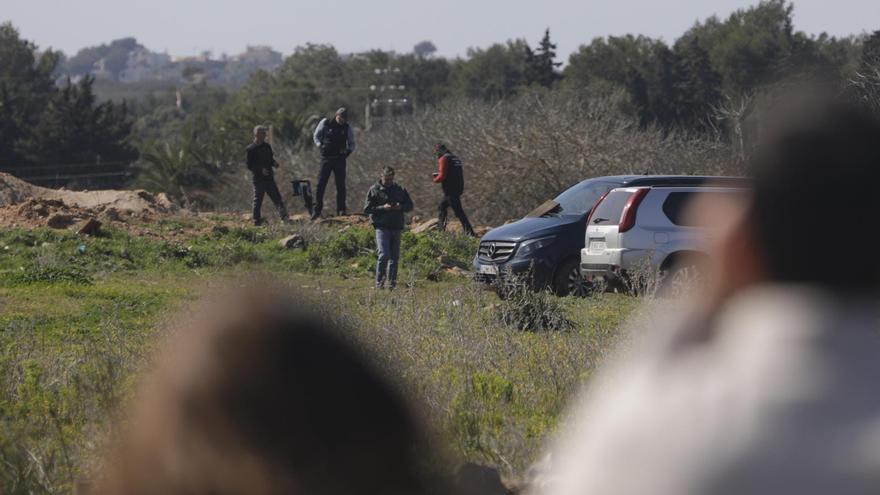 La Guardia Civil busca con una excavadora restos de Malén en unas cuadras de sa Porrassa