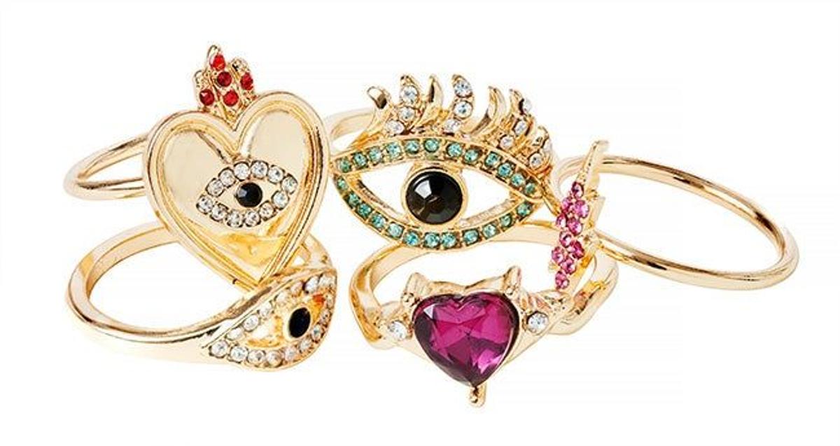 Pack de 5 anillos de The Vampire's Wife x H&amp;M. (Precio: 9,99 euros)