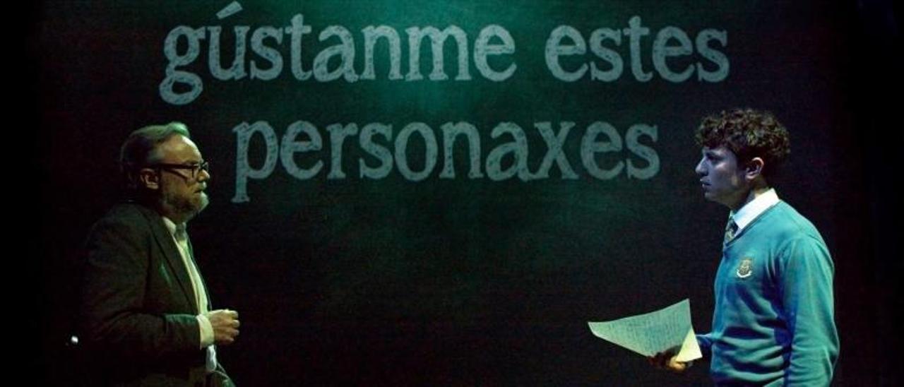 Guillermo Carbajo (á dereita) como Claudio xunta a Xermán (Roberto Leal), o profesor de Lingua e Literatura.  | // REDRUM TEATRO