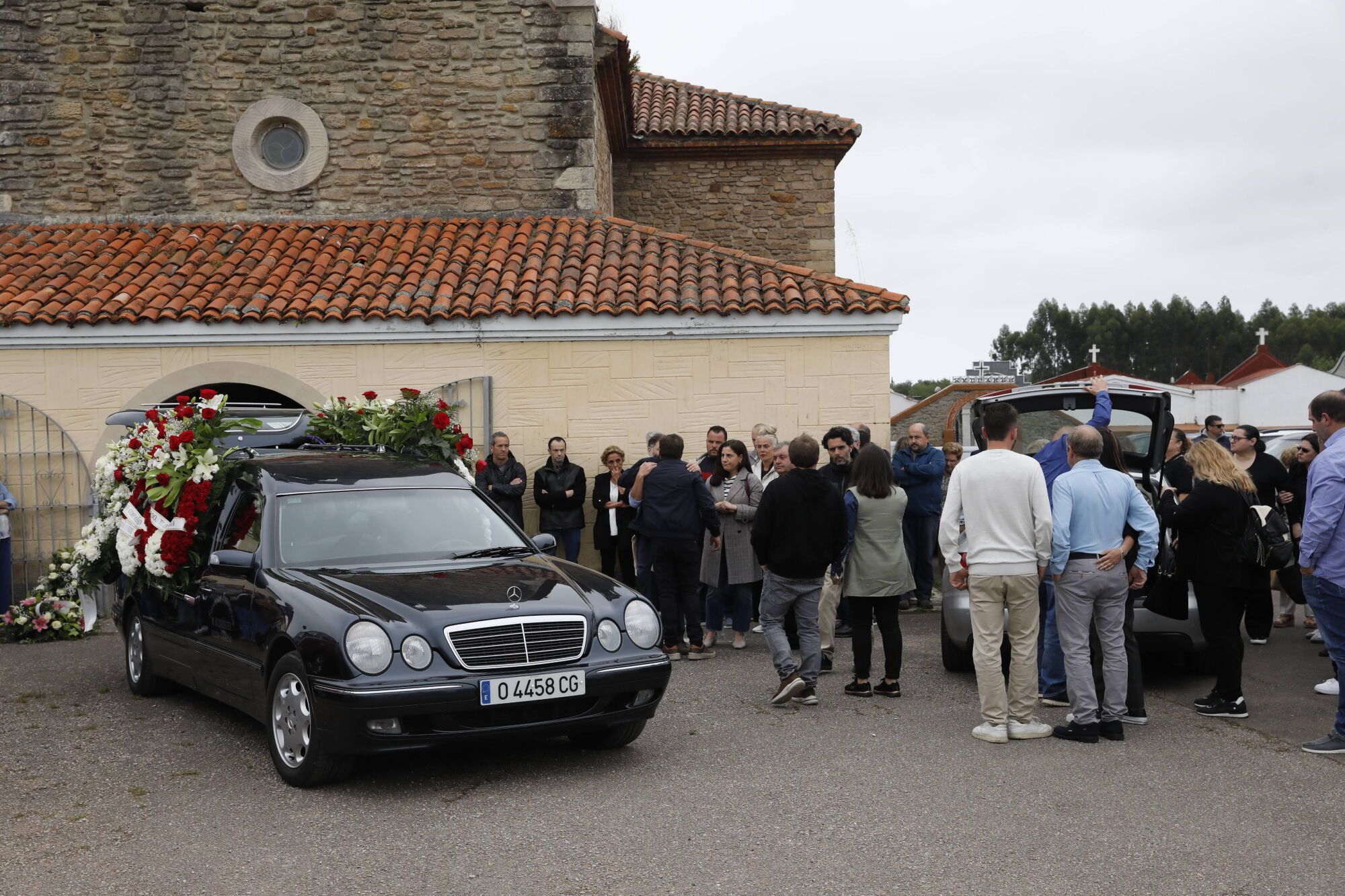 EN IMÁGENES: Funeral en Gozón por Pablo González Artime, uno de los fallecidos en el accidente de la nave ganadera de Coaña
