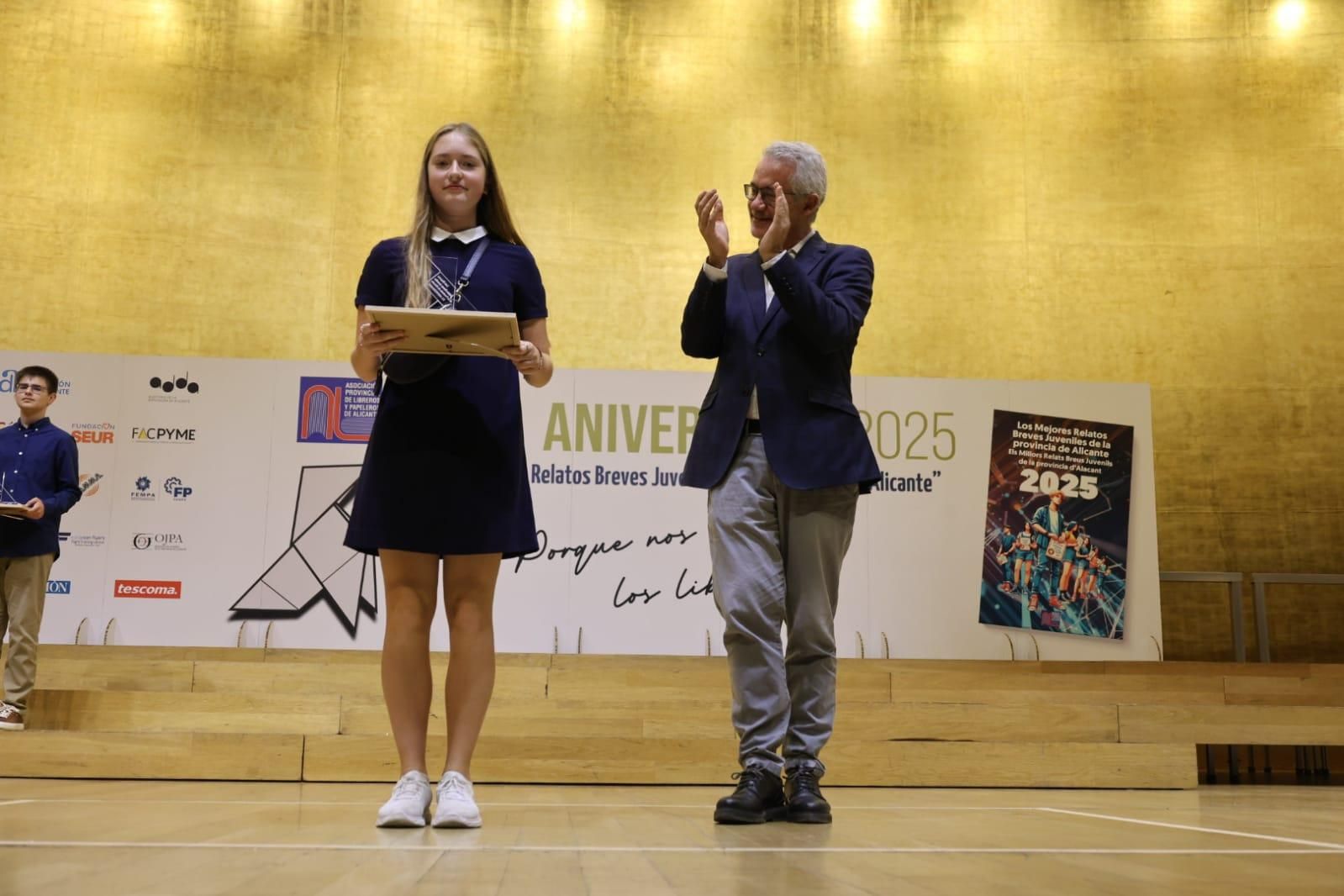 Entrega de premios en el ADDA del XX Concurso de los Mejores Relatos Breves Juveniles de la Provincia de Alicante